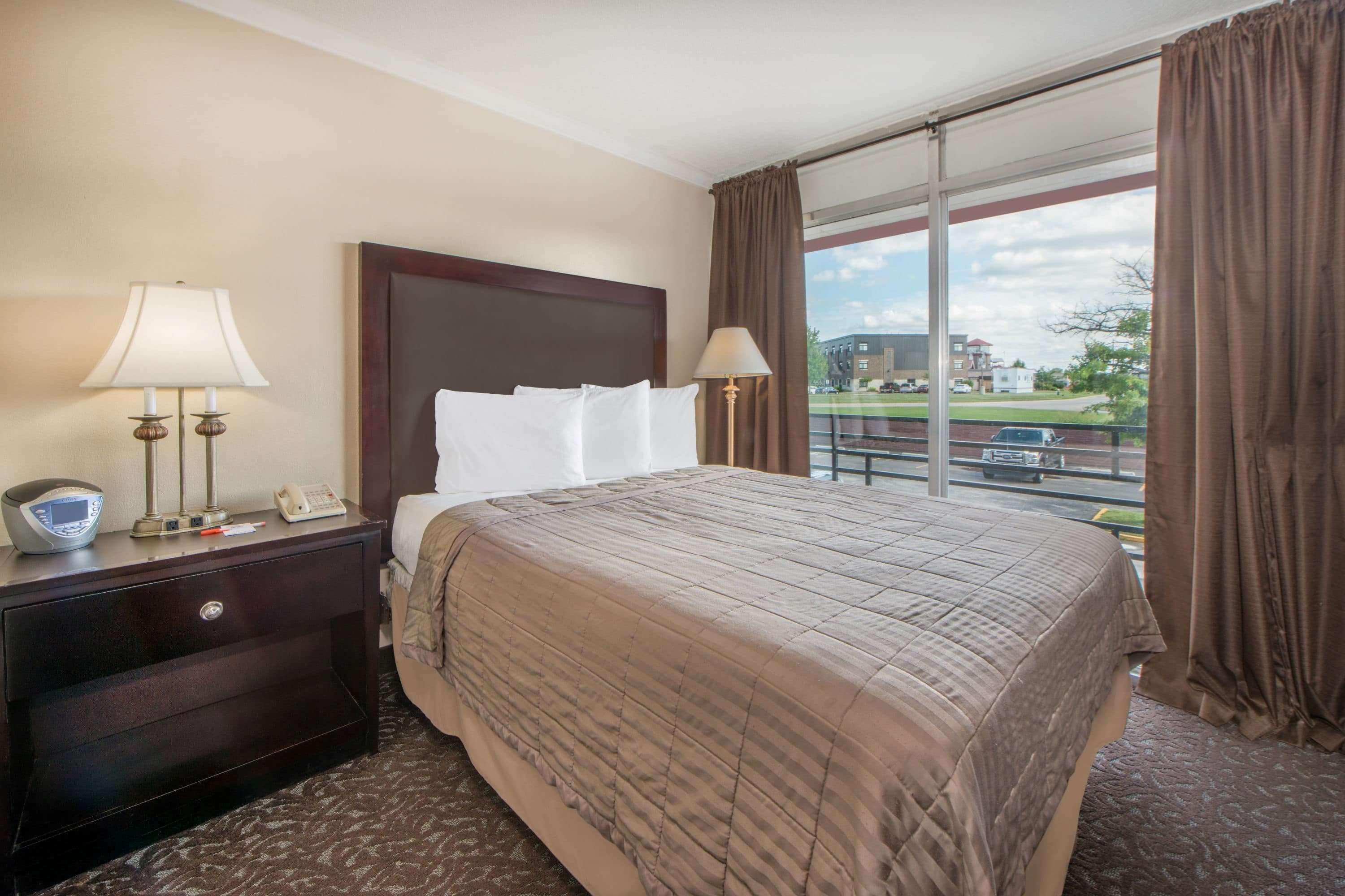 ฮาวเวิร์ด จอห์นสัน บาย วินด์แฮม เบอร์ลิงตัน Hotel ภายนอก รูปภาพ