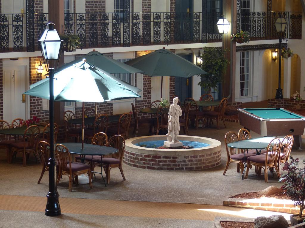 ฮาวเวิร์ด จอห์นสัน บาย วินด์แฮม เบอร์ลิงตัน Hotel ภายนอก รูปภาพ