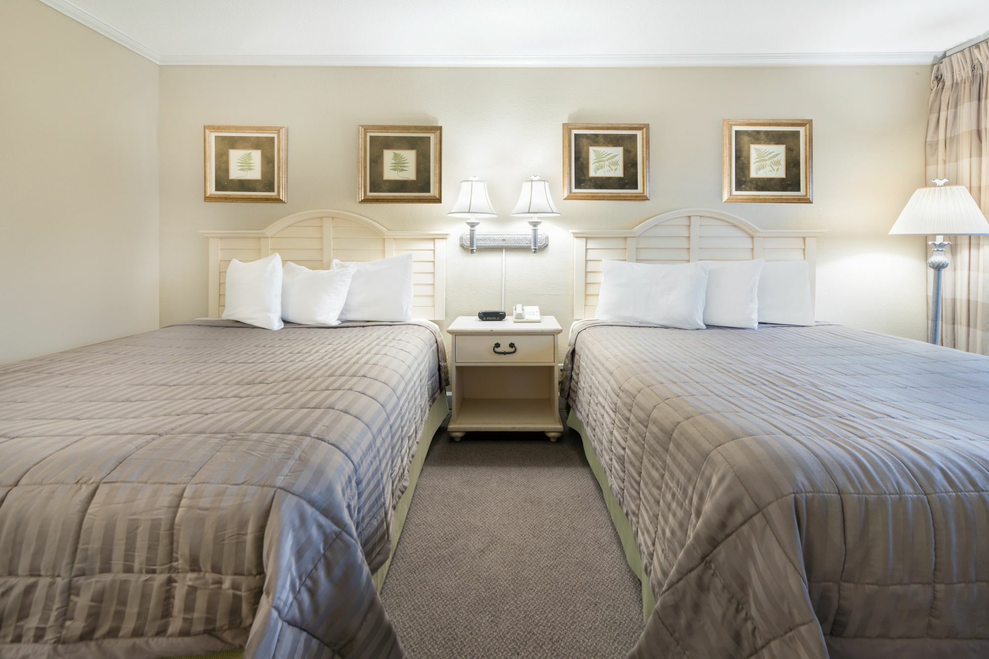 ฮาวเวิร์ด จอห์นสัน บาย วินด์แฮม เบอร์ลิงตัน Hotel ภายนอก รูปภาพ